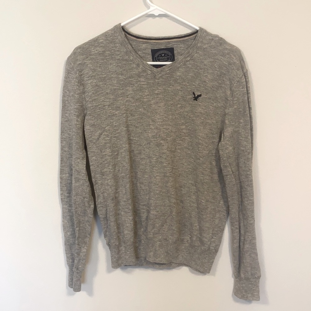 American Eagle grey men’s sweater.  Size medium.